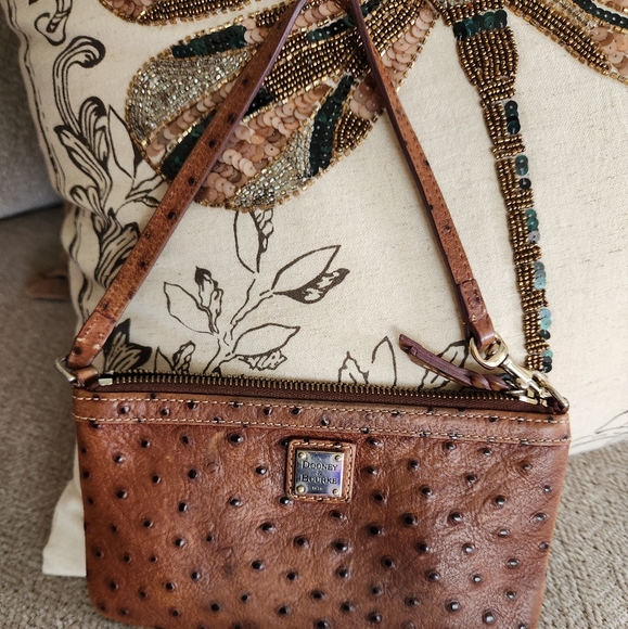 VINTAGE BROWN DOONEY & BOURKE OSTRICH LEATHER WRISTLET - Picture 6 of 6